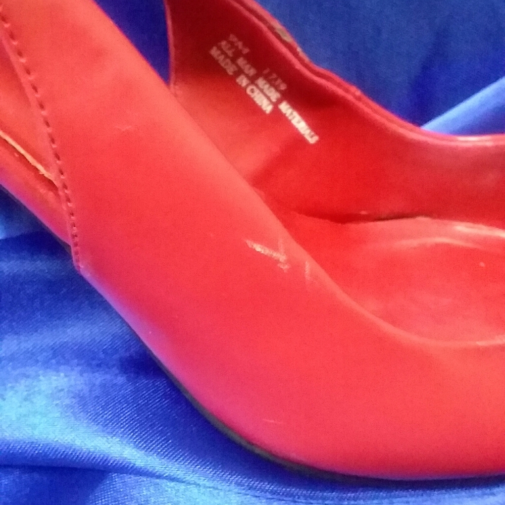 Red Closed Toe Sling - Picture 4 of 5